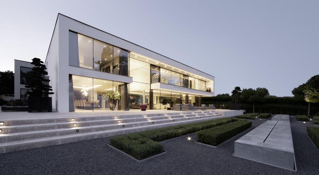 Villa-Sized Glass Elements